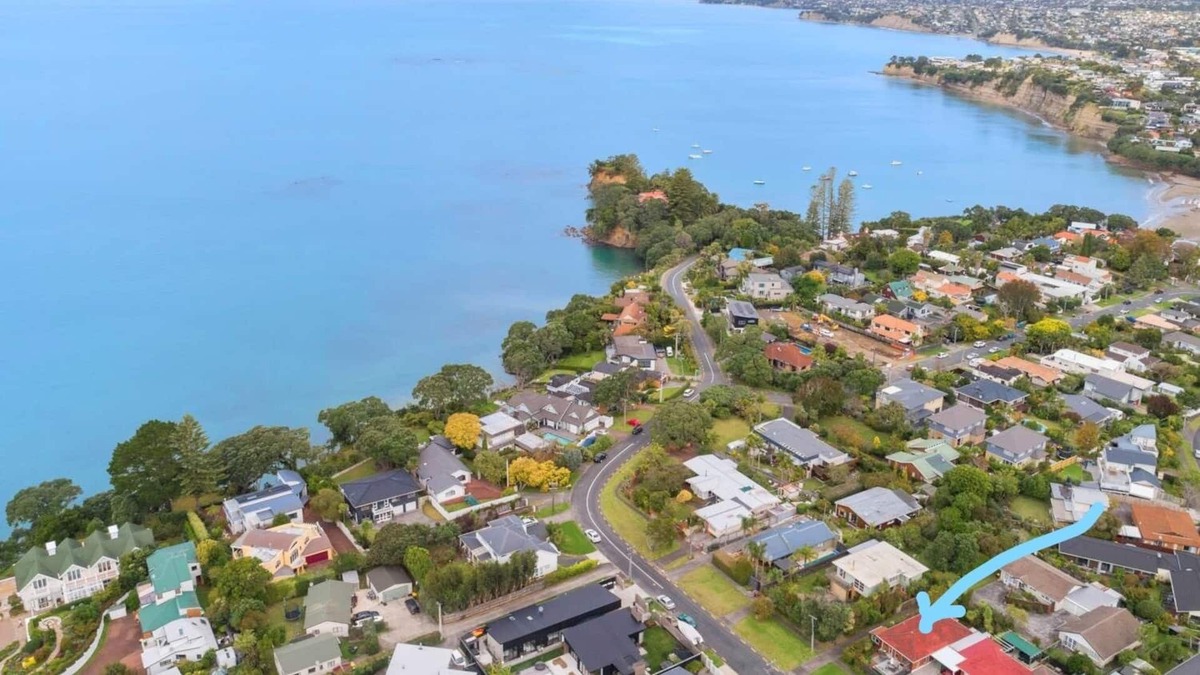 Torbay House | Minutes walk to 2 beaches. No cleaning fees. 7th night free on longer stays.