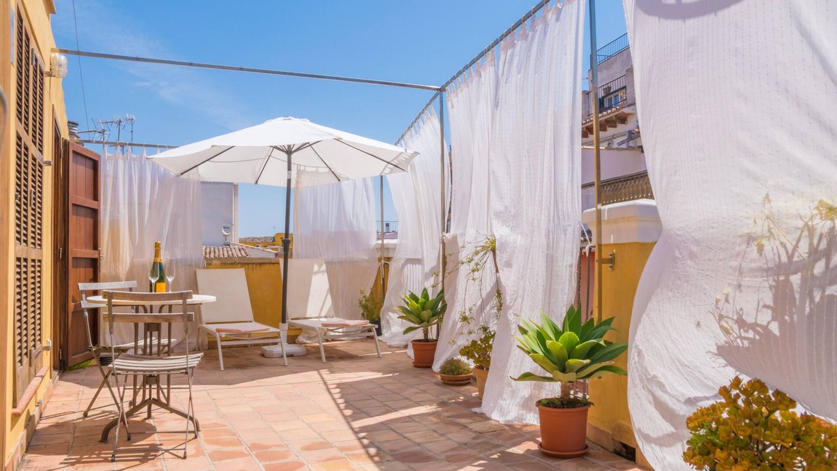 Old Town House | MIRACLET - ADULTS ONLY - Townhouse with beautiful terrace and parking in the centre of Pal