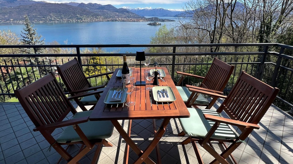 Campino Apartment | Miralago apartment with amazing lake view in Stres