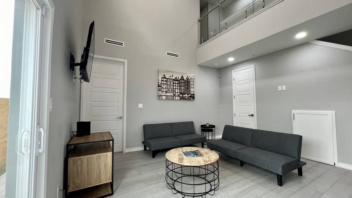 Brownsville Condo | Miramar #1 - Modern & Spacious 3BD/3BA - WiFi