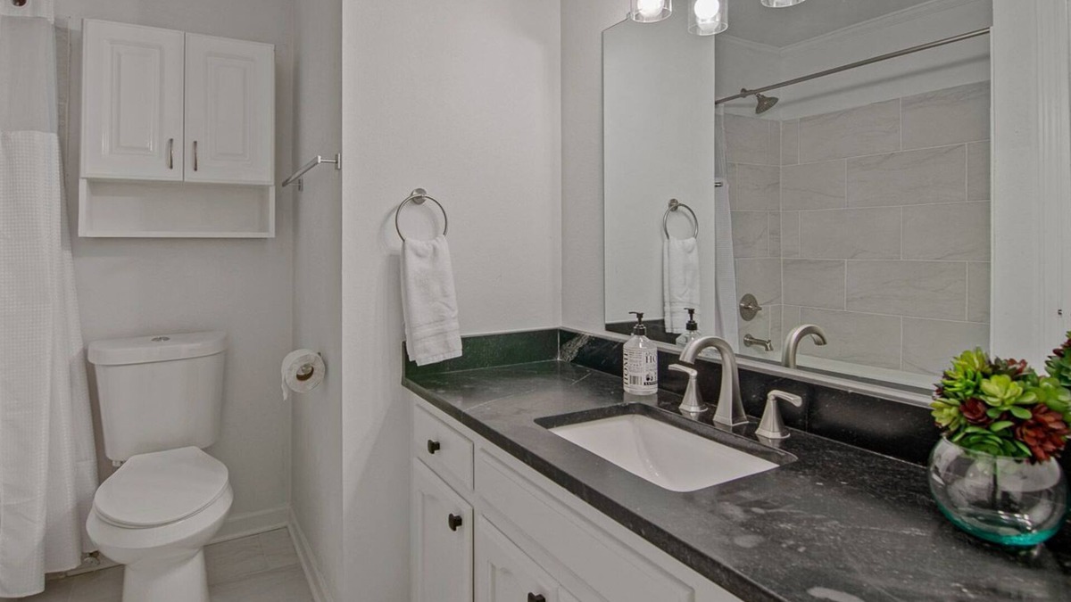 South Baton Rouge House | MIRKWOOD- Level Up Your Stay 3/2 House with Arcade in the heart of Baton Rouge