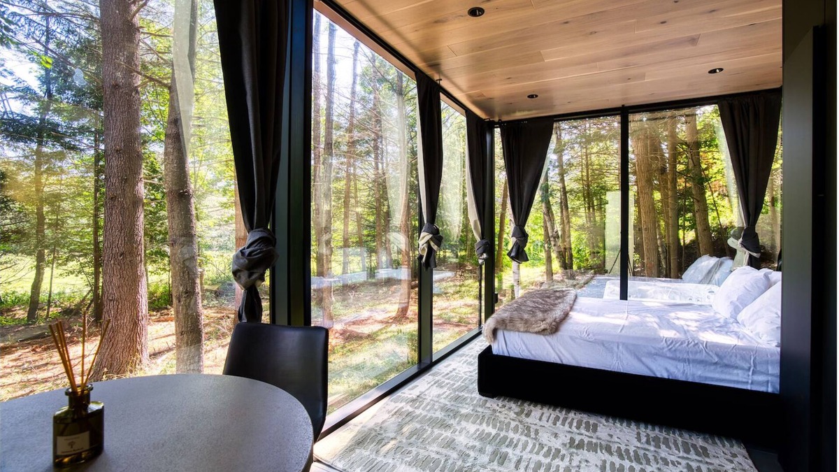 Windham Cabin | MIRROR CABIN IN THE FOREST WITH HOT TUB