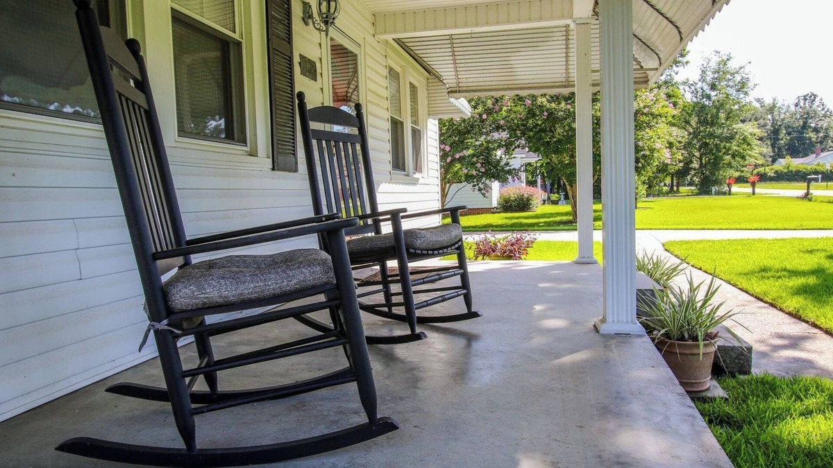 Richmond Hill House | Miss Audrey’s House is a charming cottage in the heart of historic Richmond Hill
