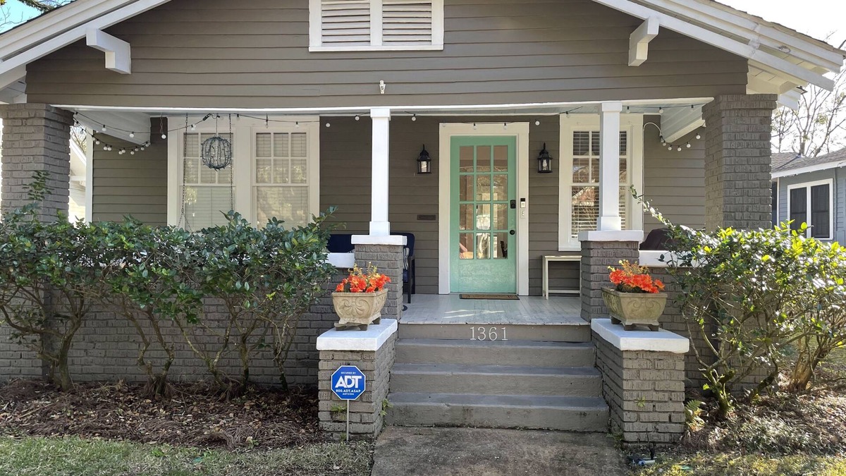 Hannon Park House | Miss Browns Mardi Gras Bungalow!
