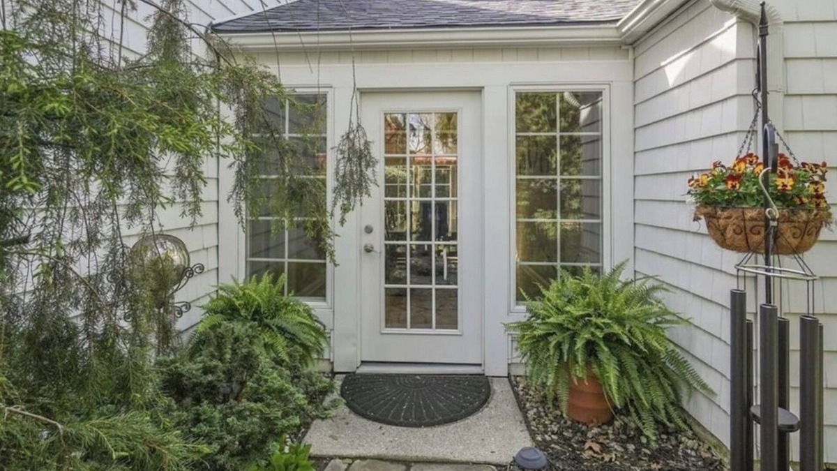 Ottawa House | Miss Merrimac- 4bdrm/2 full bth