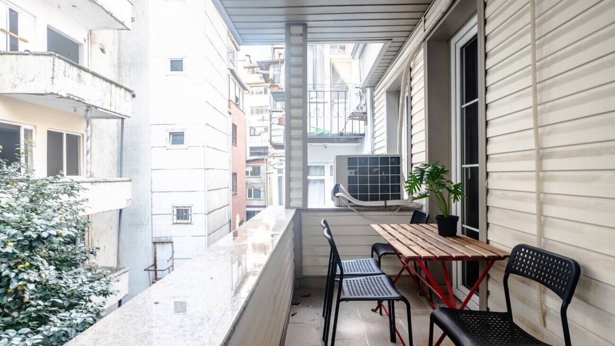Osmanbey Apartment | Missafir Exclusive Flat with Balcony in Nisantasi