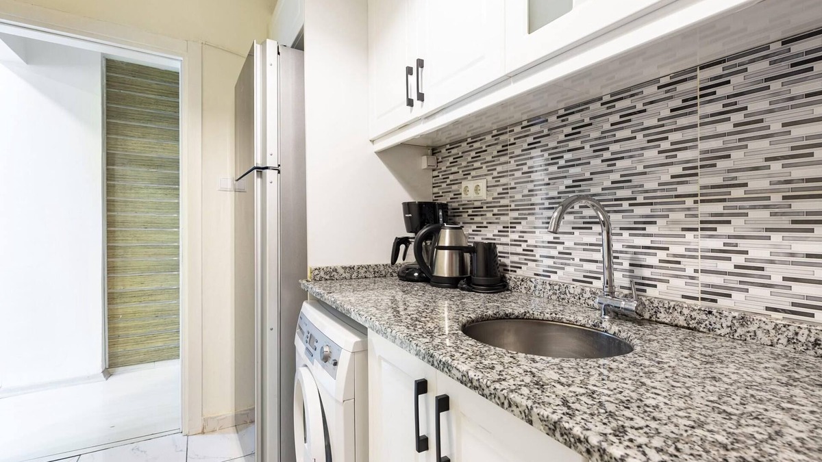Osmanbey Apartment | Missafir Flat with Central Location in Nisantasi