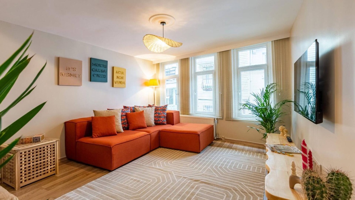 Ortakoy Apartment | Missafir House with Refreshing Garden in Besiktas