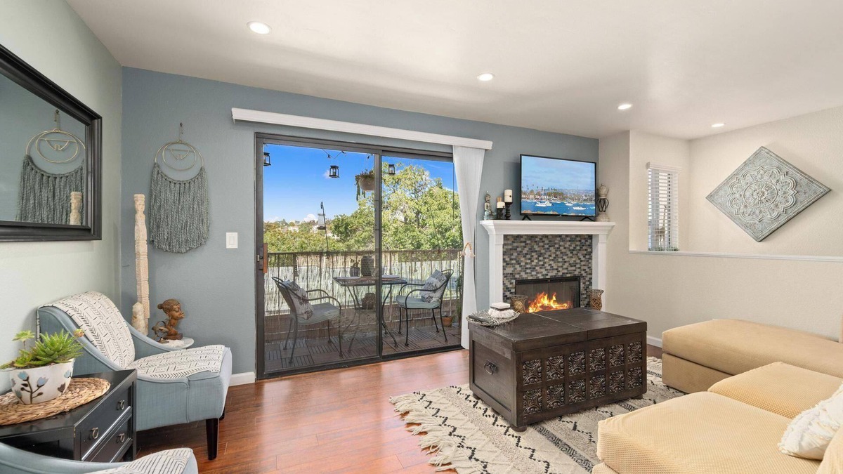 Middletown House | Mission Hills Dream | BBQ, Patios, AC, Parking