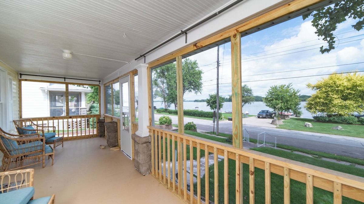 Bryant House | Mississippi Hideaway- Beautiful River Views! Relax & Unwind in this Cozy 3 Bdrm.