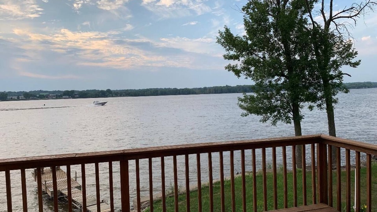 East Moline Apartment | Mississippi River House