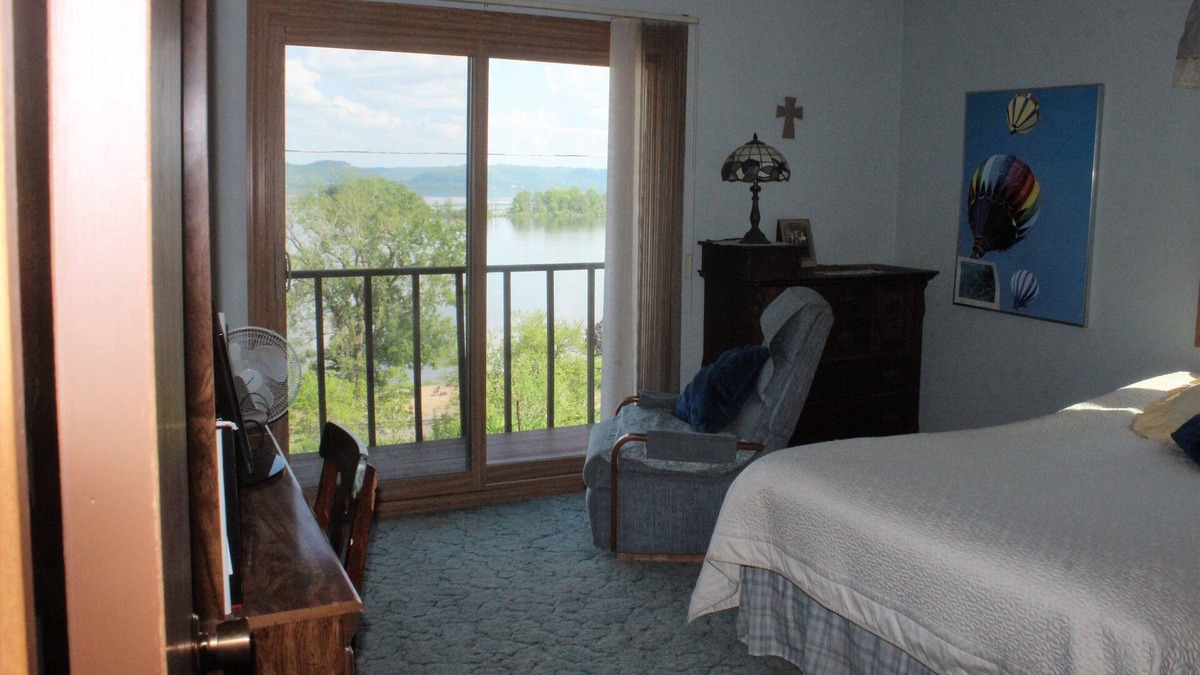 Brownsville House | Mississippi River View