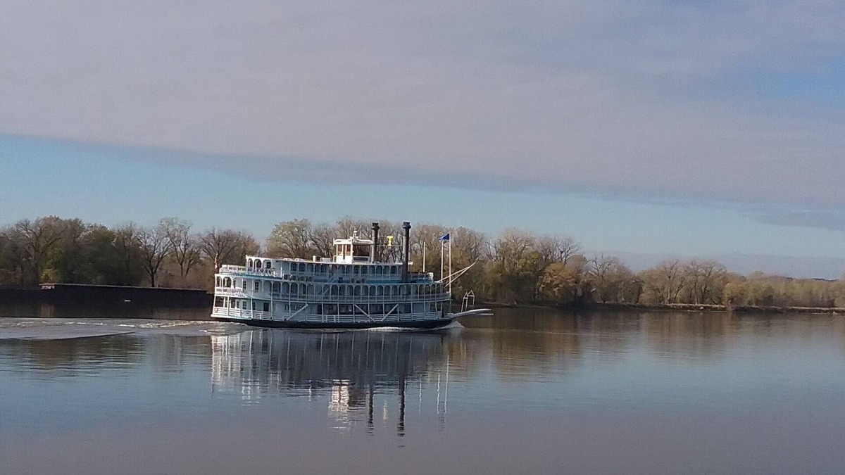 Cassville House | Mississippi Riverfront Relaxation