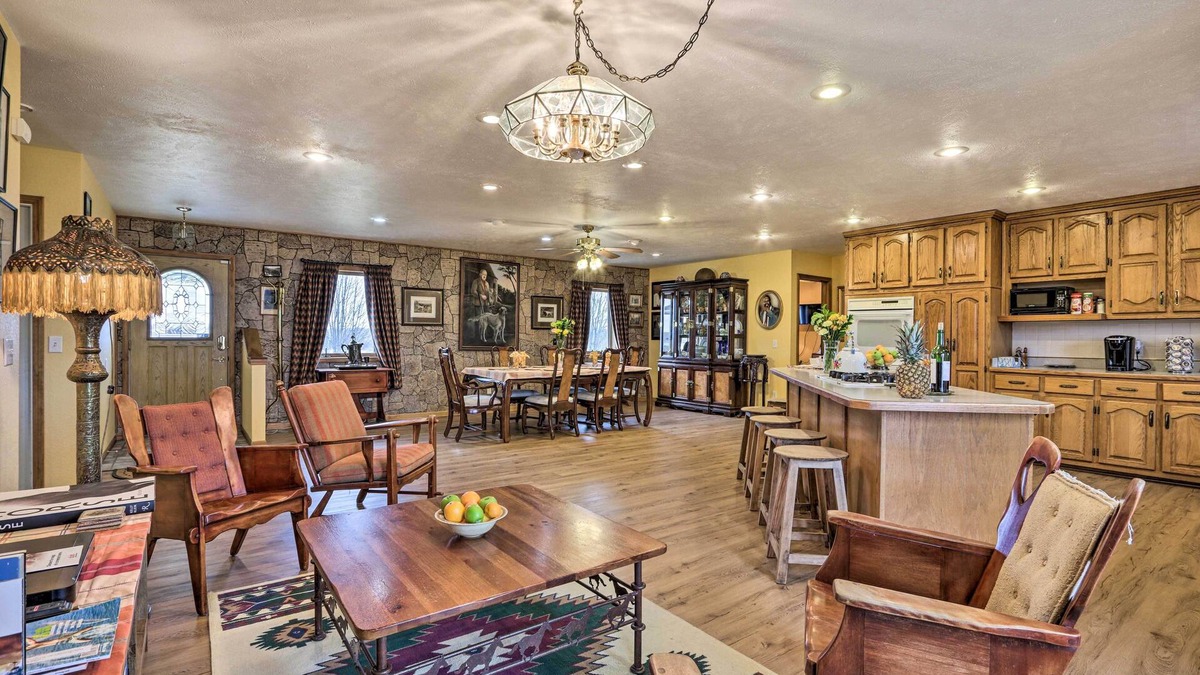 Buffalo House | Missouri Getaway w/Pasture Views & Patio!