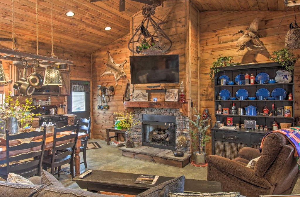 Dawn House | Missouri Vacation Rental with Fire Pit Access