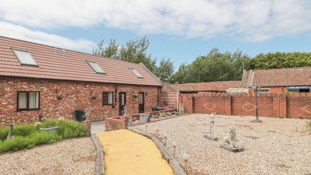 Brean Cottage | MISTLETOE COTTAGE, family friendly, with a garden in Brean