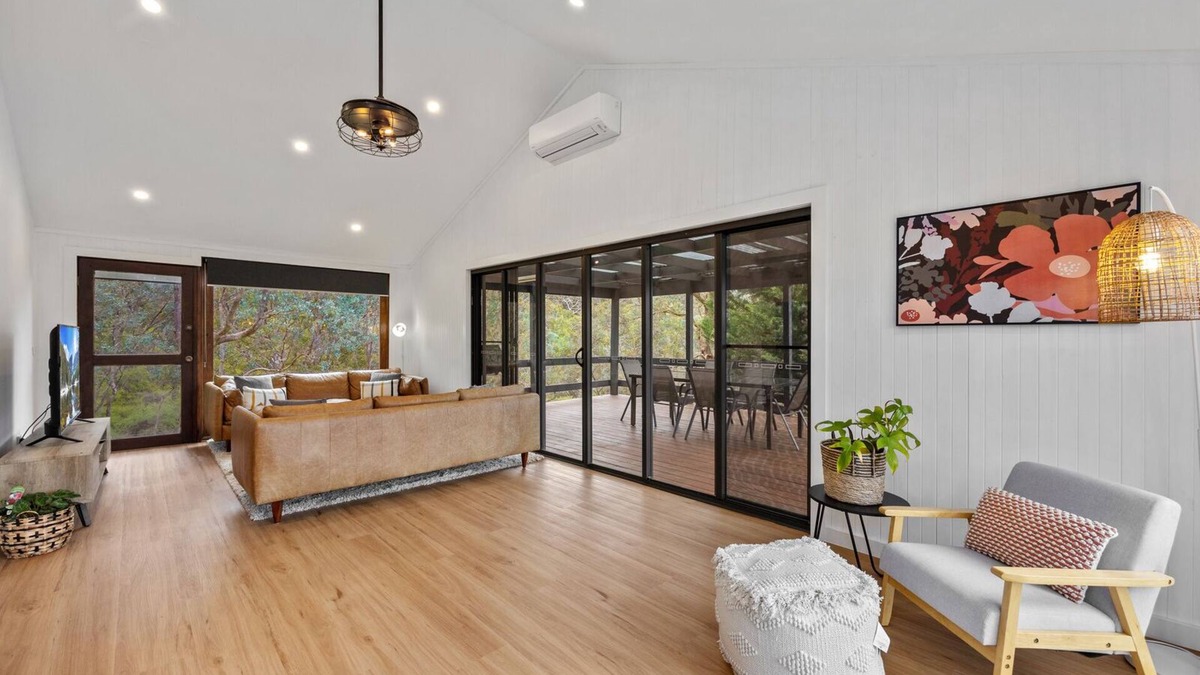 Eildon House | Mistletoe Lodge - A Home Among the Gum Trees