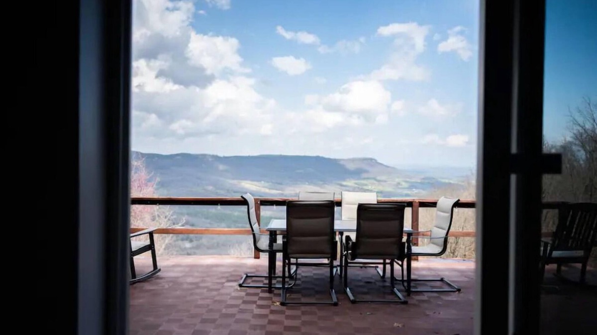 Jasper Cabin | Misty Bluff Cliffside Cabin with Amazing Views from every room!