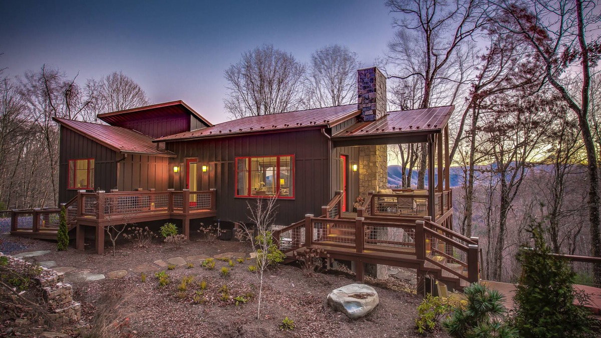 Warrensville House | MISTY GLEN. Modern Mnt Retreats. The Buckeye.