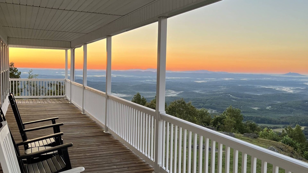 Fancy Gap House | Misty Mountain: Breathtaking views, peaceful moments, and fun with loved ones.