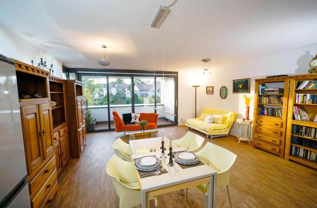 Rhein-Erft-Kreis District Apartment | Mit Aufzug in die Ferienwohnung 02 "Zum Ritter" und in der Nähe von Köln mit Stil übernachten