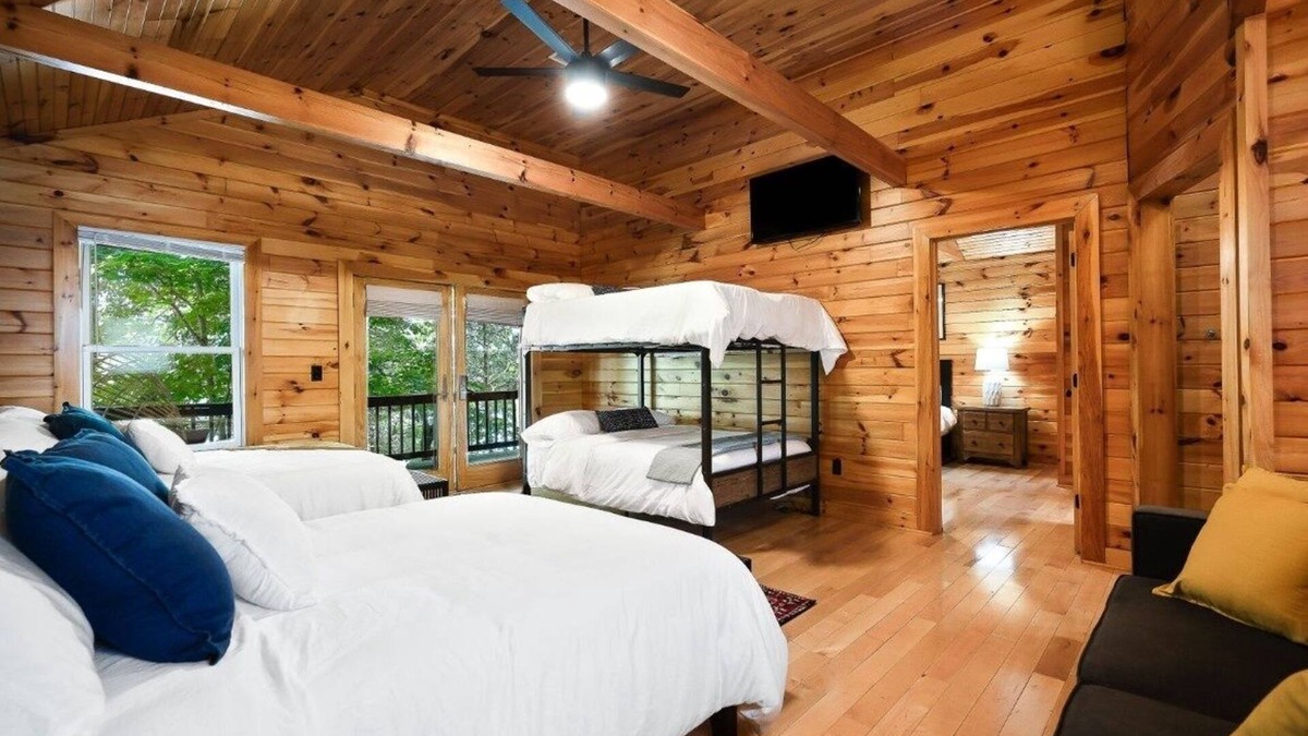 Allons Cabin | Mitchell Creek Marina Lodge 14