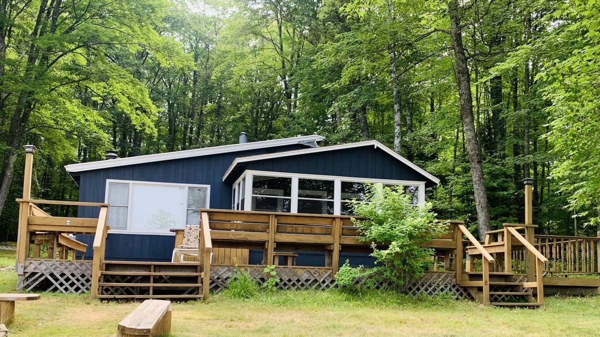 Gwinn House | Mitchell Lake 3 bedroom, 1 full bathroom, 1 half bathroom getaway