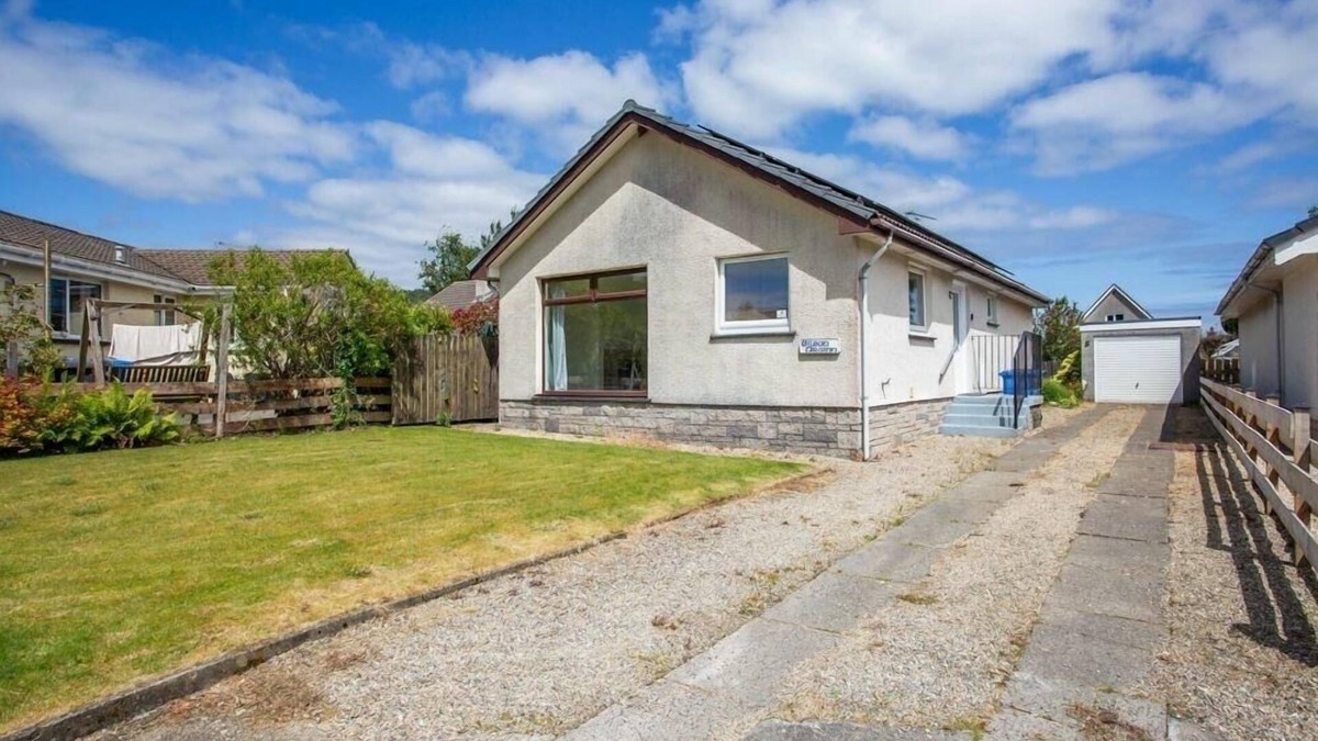 Lamlash House | Mitch’s Cottage , Cosy Isle of Arran retreat