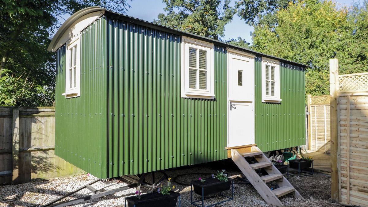 Moreton-in-Marsh Cottage | Mitford Gypsy Hut