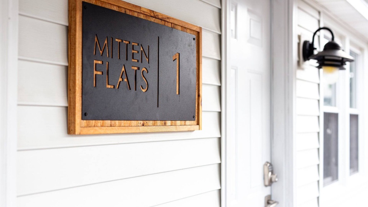 Ludington Apartment | Mitten Flats #1 - 1 Block to the beach!