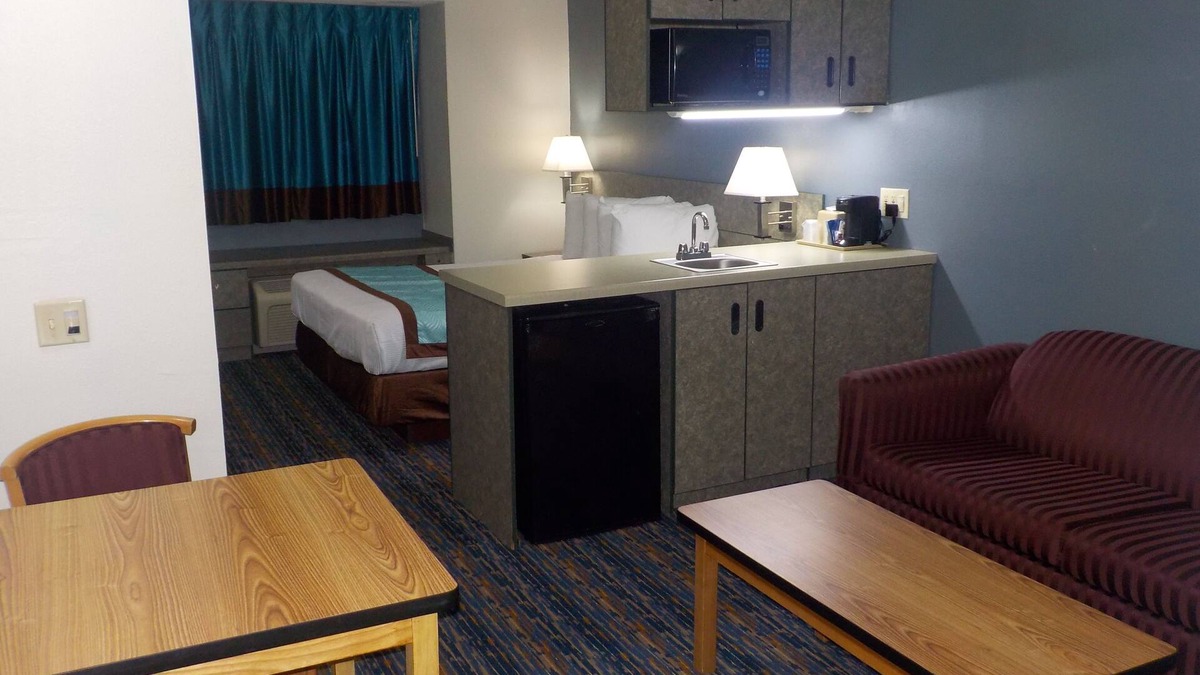 Marienville Hotel | MJ Inn and Suites