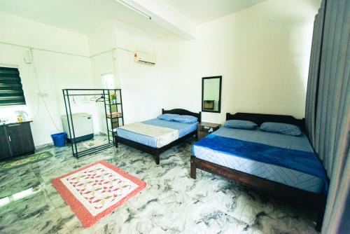 Jenjarom House | MKB Homestay - Landed Studio room with 2 Queen bed and Free Parking