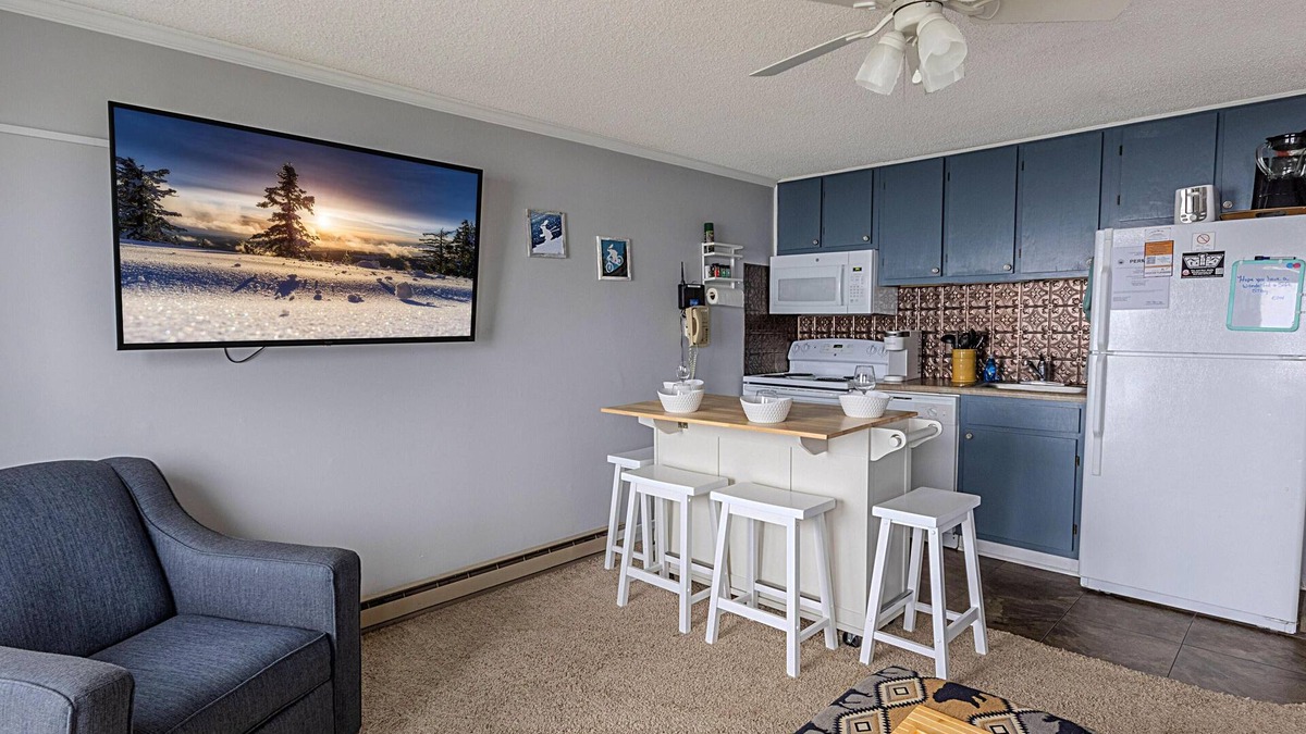 Snowshoe Condo | ML 166: Wonderful mountain views await you in this inviting summer oasis!