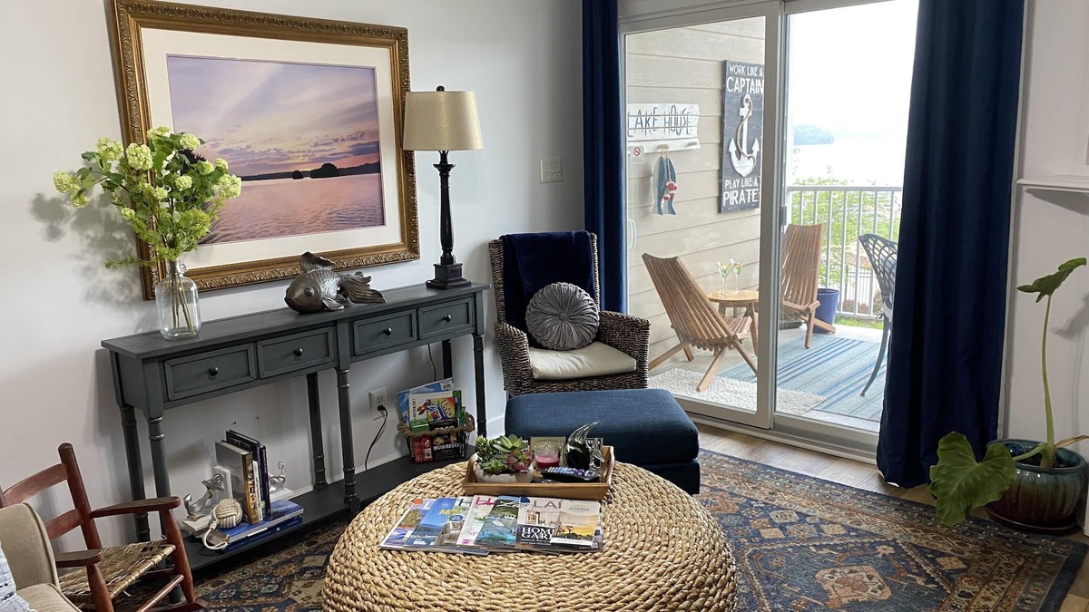 Huddleston Condo | ML, 1Bedroom,1 bath, Lakefront, best views around! PET Fee -ask about ESA policy
