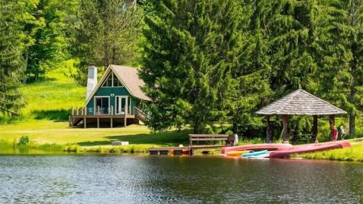 Davis House | ML02-Lake Front Chalet w/hot tub! A/C!
