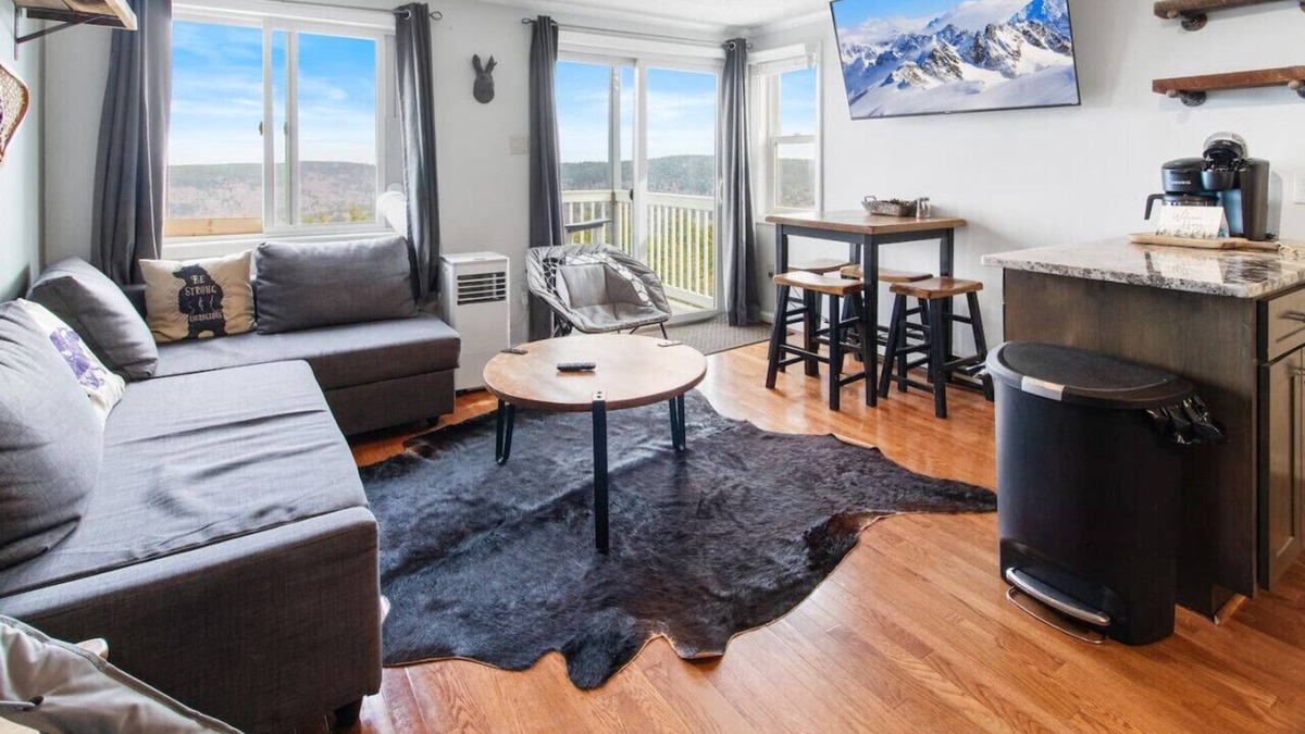Snowshoe Apartment | ML194 1st Floor No Elevator Great Views Deck WiFi