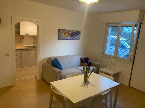 Parabiago Apartment | MMBook Appartamento In Villa