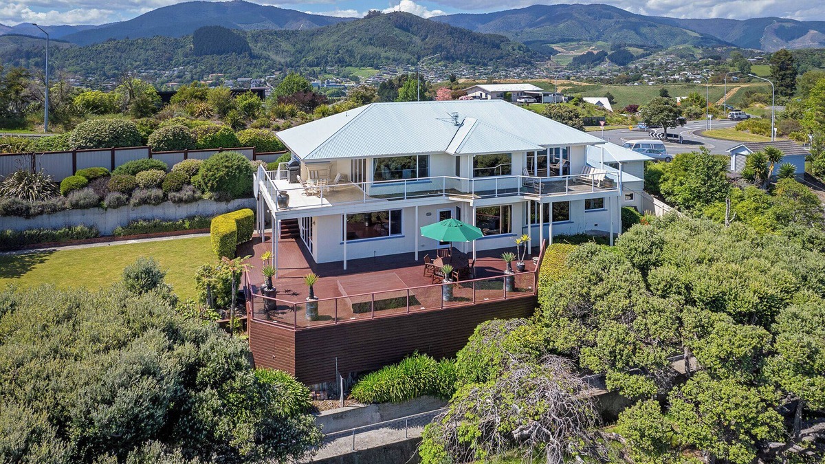 Britannia Heights House | Moanaroa - Stunning Views of Tasman Bay and Beyond