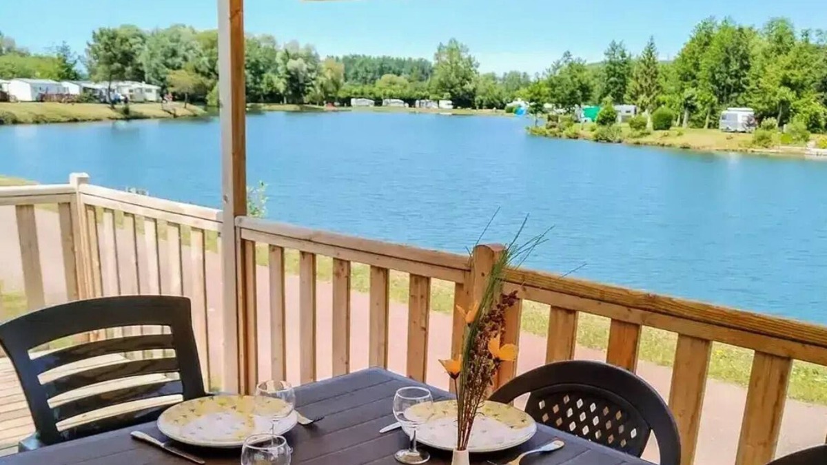 Martigny House | Mobil-Home Comfort Edge of Etang TV - 2 Schlafzimmer + Terrasse 4 Personen
