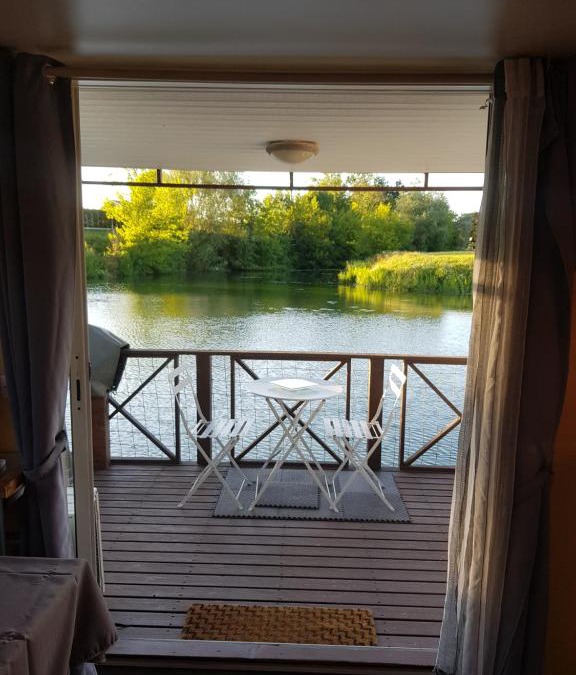 Seurre Boat Rental | Mobil-home flottant SEURRE vue panoramique sur l'eau jacuzzi privé en option