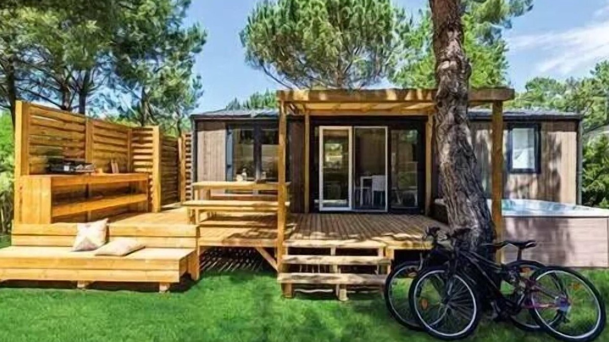 Carnac House | Mobil-home | Premium Exclusive | 2 Bedrooms | 4 persons | Raised terrace with Jacuzzi | A/C | TV
