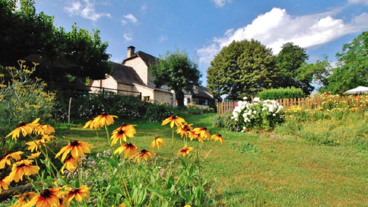 Saint-Geniez-o-Merle House | Mobile home in Xaintrie