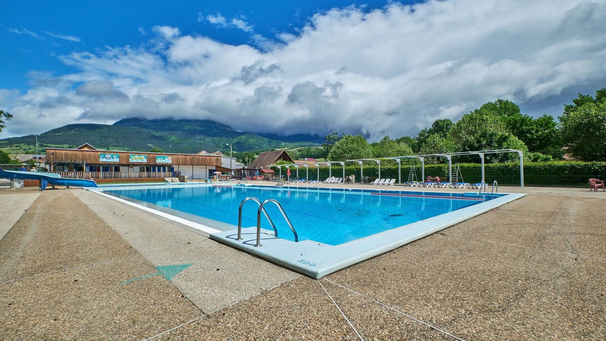 Mens RV Rental | Mobile Home "4 Personnes 202" with Shared Pool & Private Terrace