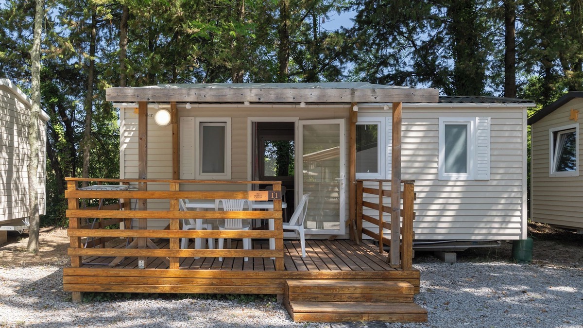 Lavilledieu House | Mobile Home 'A - 1-4 Pers' with Shared Pool, Private Terrace and Shared Garden