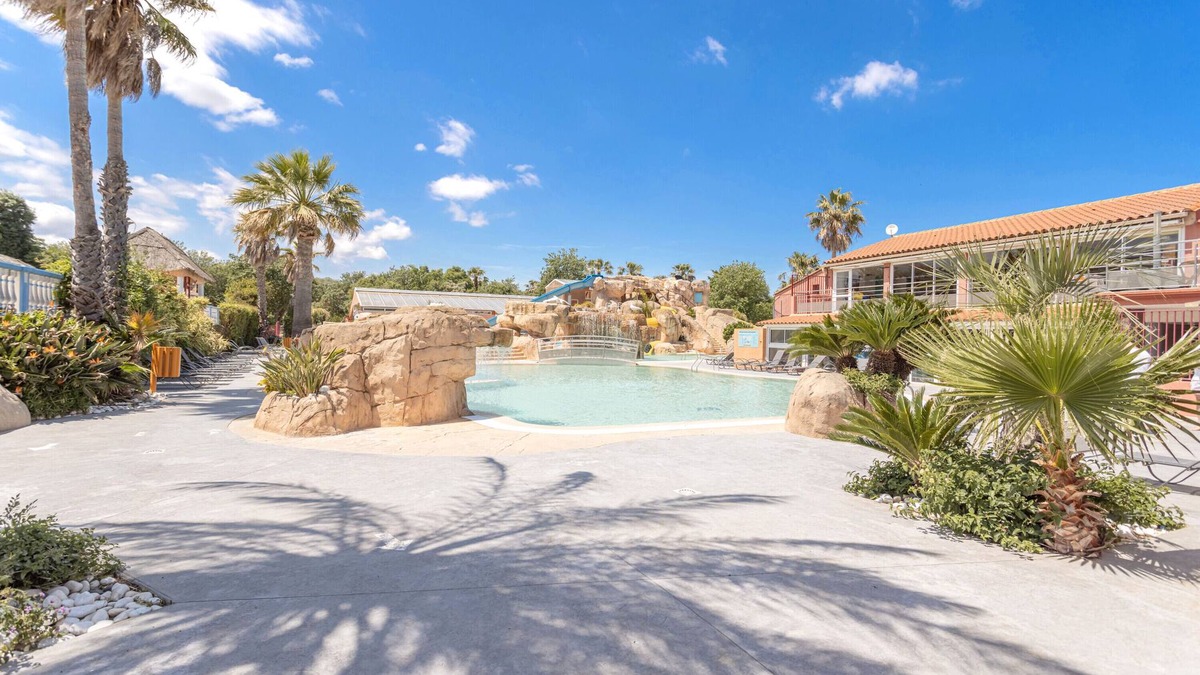 Plage d'Argeles House | Mobile Home at Camping Le Front De Mer – excluding campsite fees – shared pool and air conditioning
