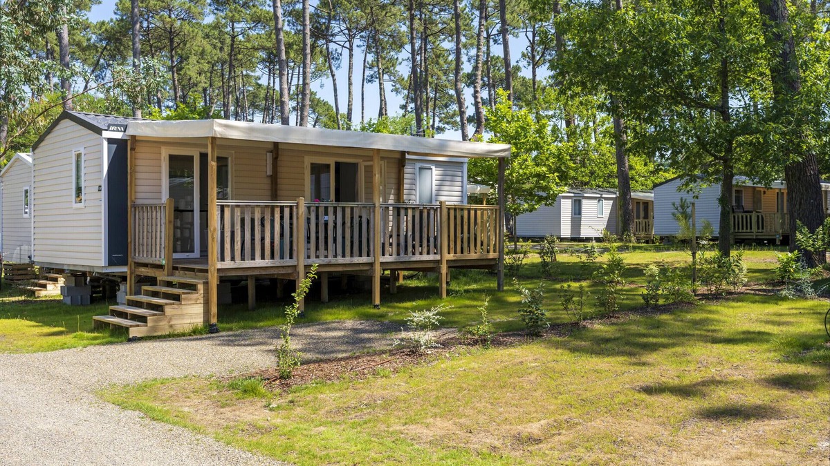 Seignosse RV Rental | Mobile Home 'Camping Les Oyats' with Shared Pool, Private Terrace and Private Garden