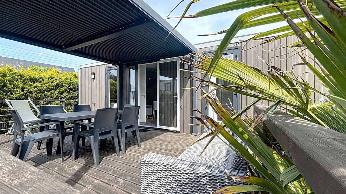 Jullouville House | Mobile Home Comfort: 2 rooms, pool, beach 200m, parking, wifi