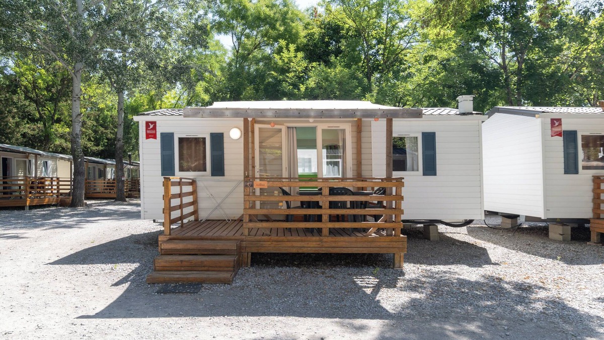 Lavilledieu House | Mobile Home 'Confort D - 1-5 People' with Shared Pool, Private Terrace and Shared Garden