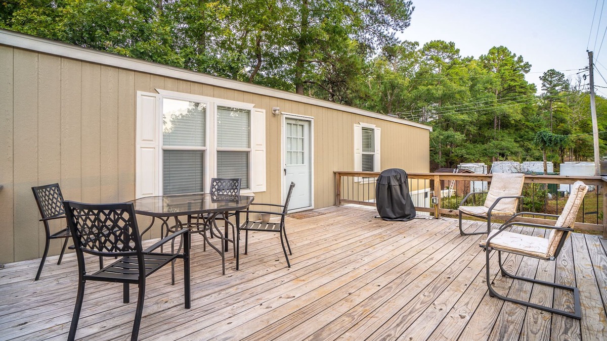 Royal House | Mobile Home E-1 at Safe Harbor Brady Mountain on Lake Ouachita!