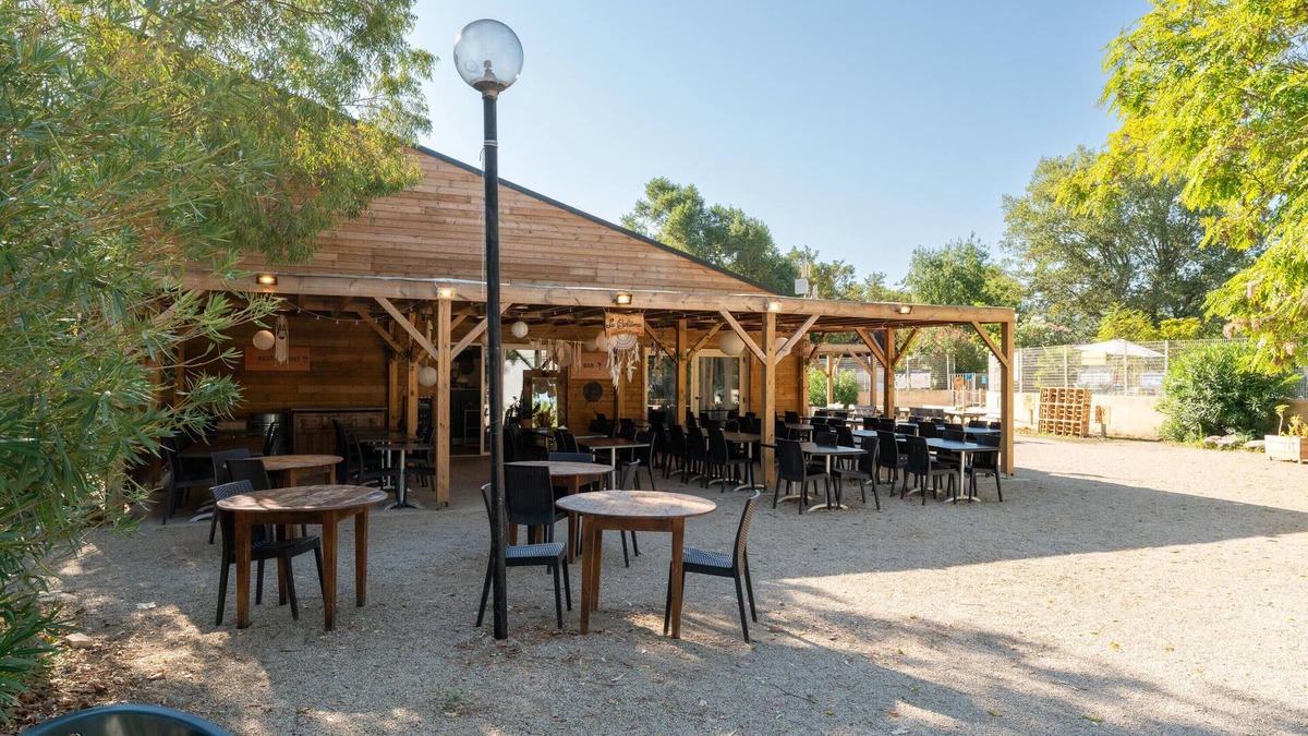 La Roque-d'Antheron Apartment | Mobile Home 'La Roque 229' with private pool, private terrace and air conditioning